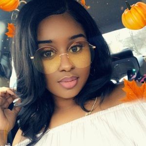 Meet your Posher, Tia